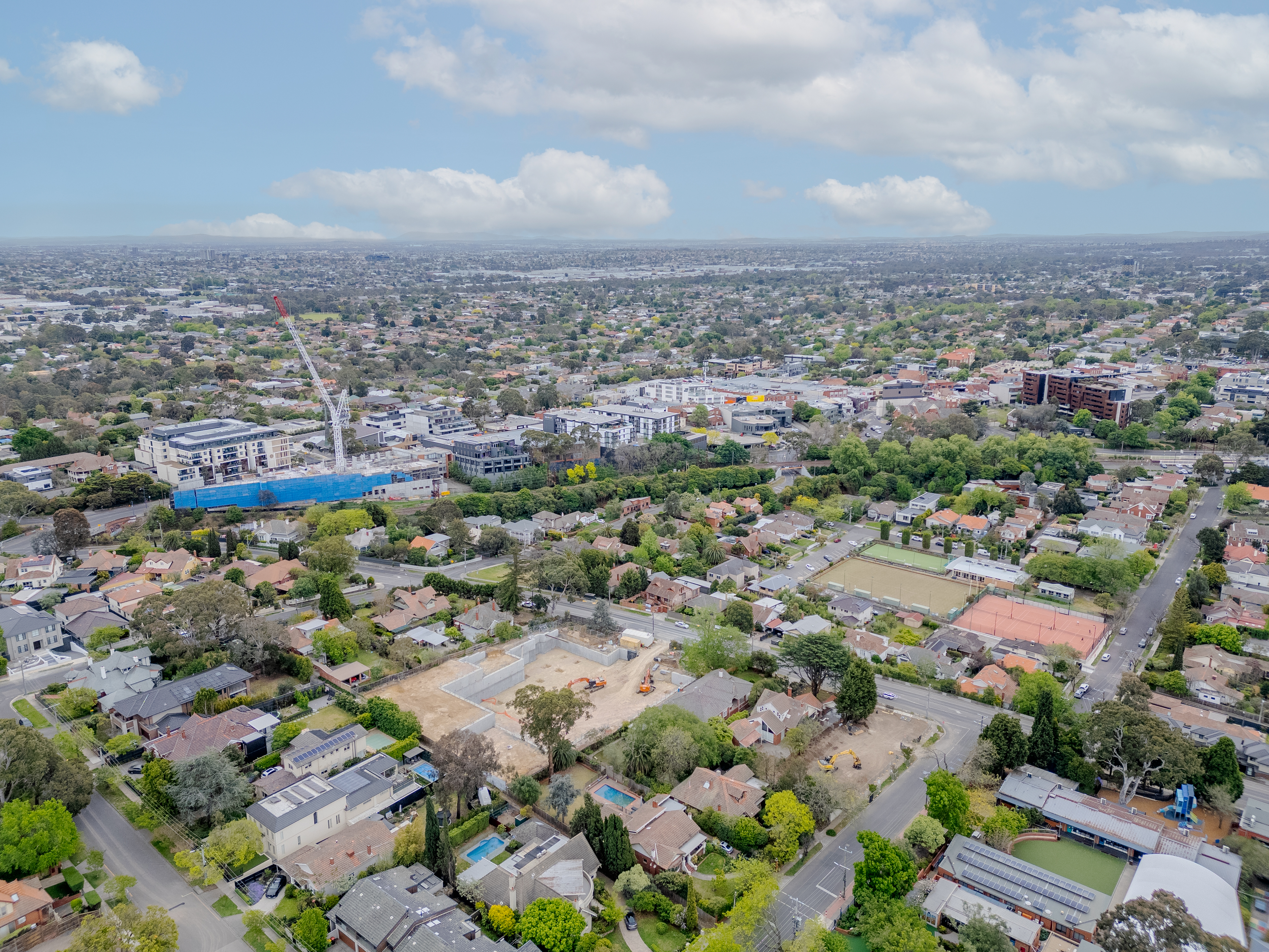 Ivanhoe Unpacked: Schools, River Trails, Dining, Why Locals Stay for Life